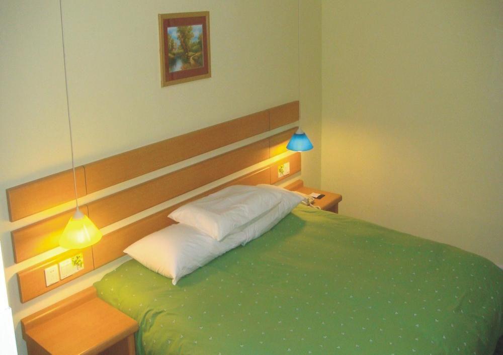 Home Inn Guangzhou Guangdong University Of Foreign Studies Baiyun Avenue Ngoại thất bức ảnh