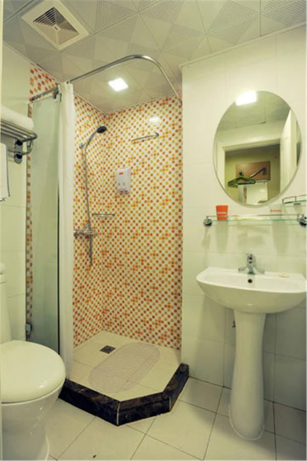 Home Inn Guangzhou Guangdong University Of Foreign Studies Baiyun Avenue Ngoại thất bức ảnh