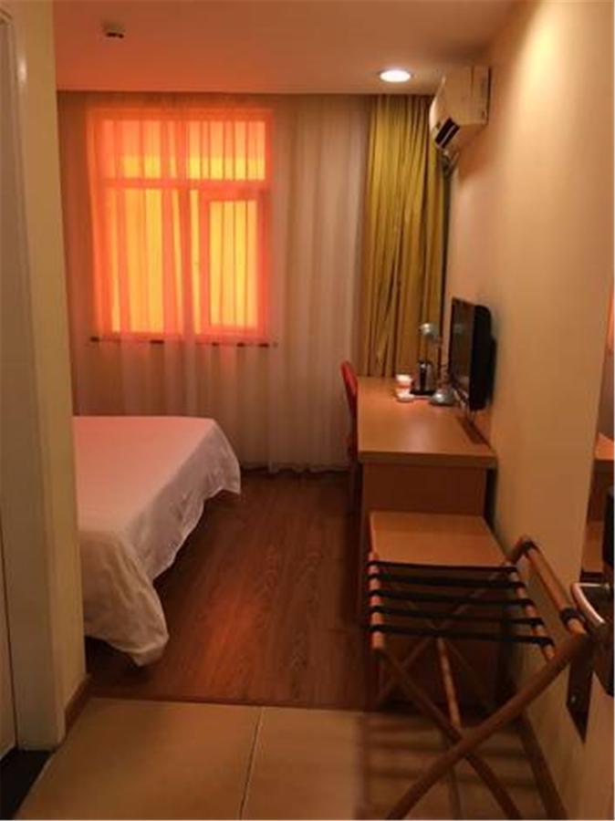 Home Inn Guangzhou Guangdong University Of Foreign Studies Baiyun Avenue Ngoại thất bức ảnh